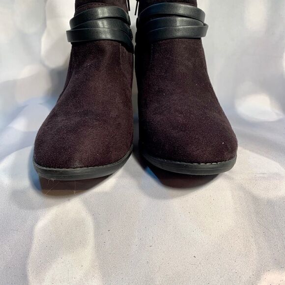 BLACK SUDE BOOTIE WITH LEATHER TRIM 2.5” HEEL 8.5 - Picture 4 of 5